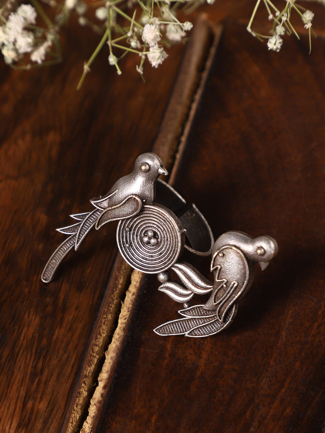Veni Oxidised Silver-Plated Round Parrot Bird Adjustable Ring