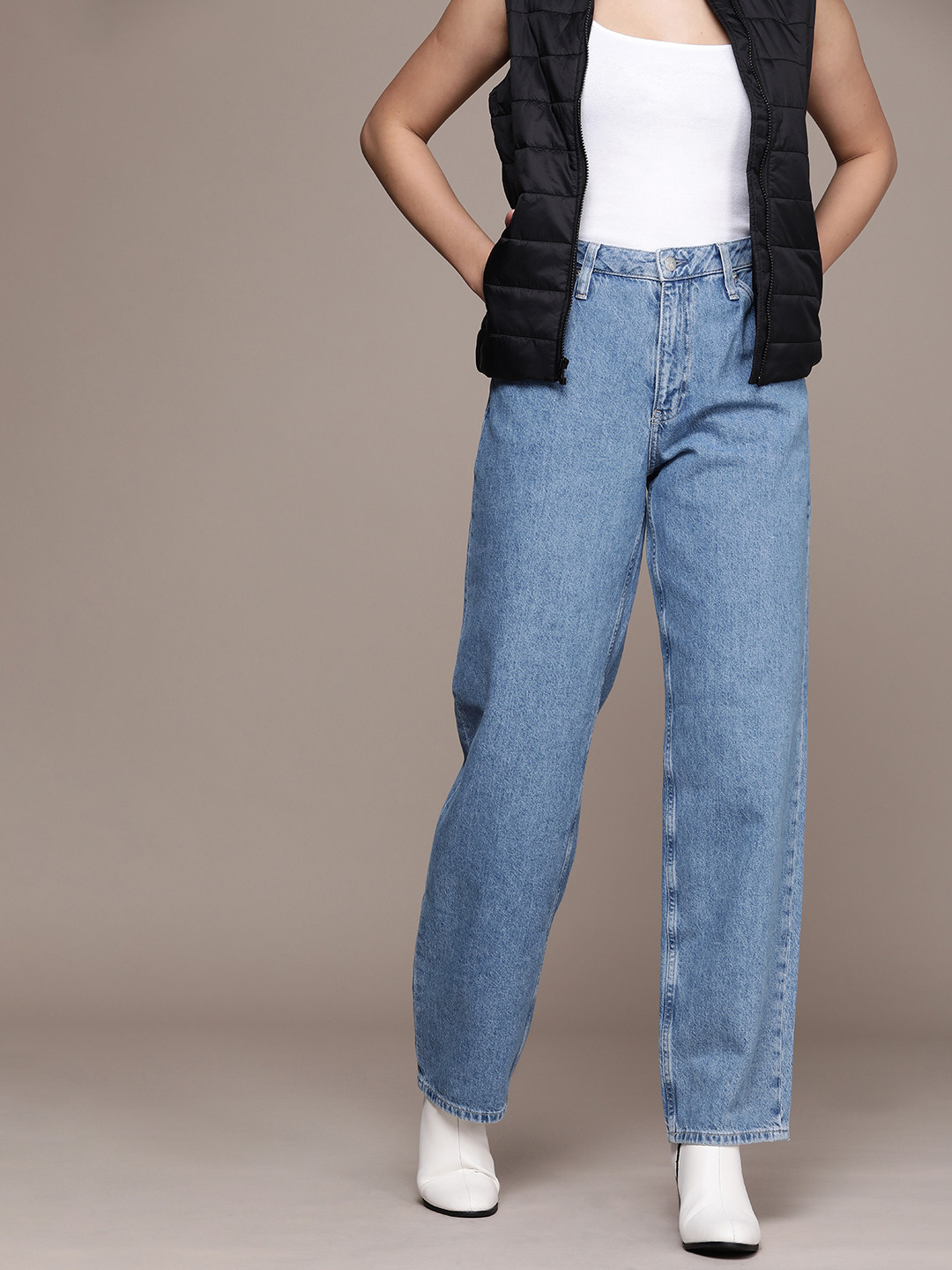 Calvin Klein Jeans Women 90s Straight Fit Mid Rise Light Fade Jeans