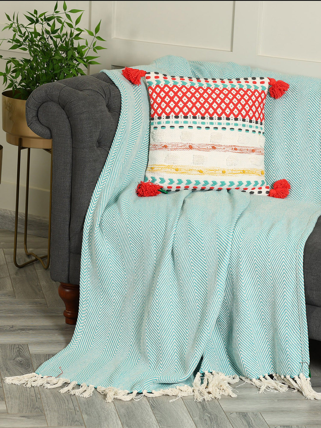 SASHAA WORLD White Embroidered Cotton Lightweight Cushion Cover - 17.7 x 17.7 Inches