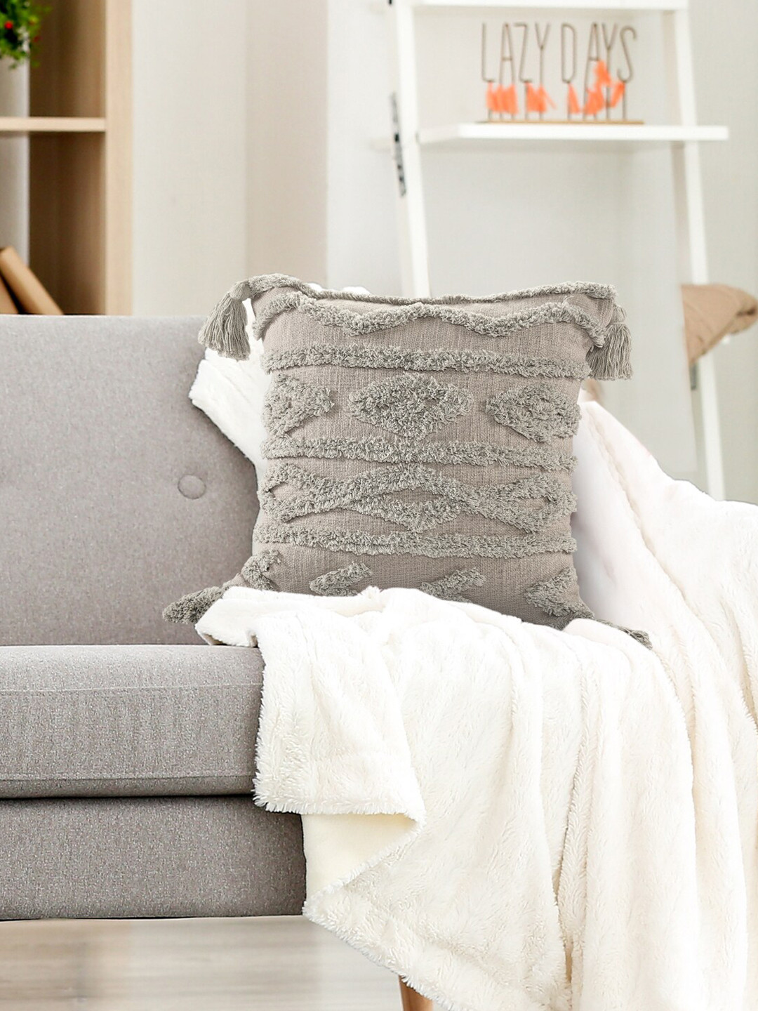 SASHAA WORLD Tasselled &Tufted Cushion Cover(16x16 inches)