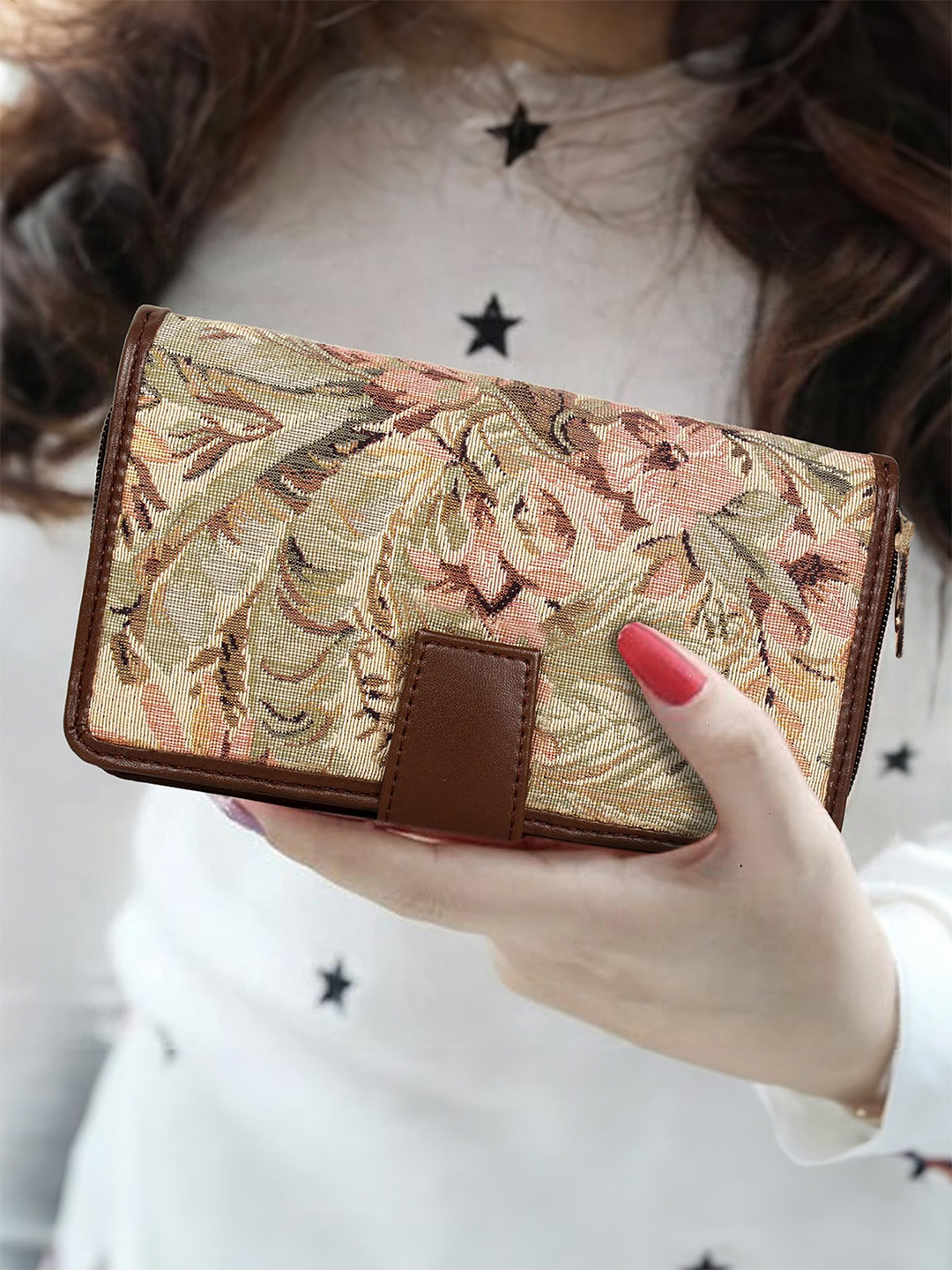 THE CLOWNFISH Stella Floral Printed Zip Around Wallet