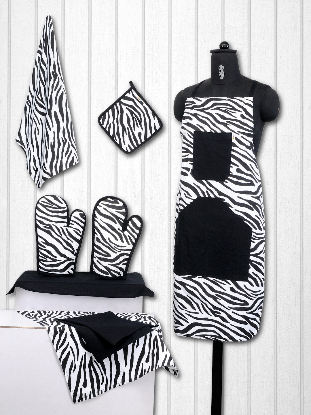 SWAYAM Unisex Black & White Cotton Kitchen Linen Set