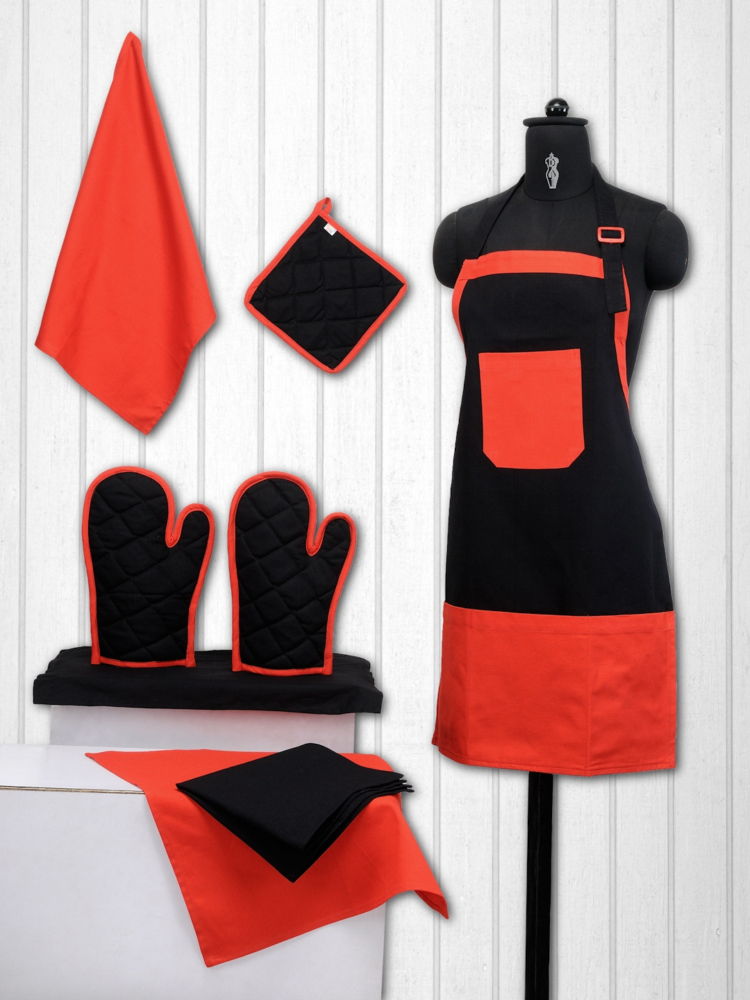 SWAYAM Unisex Set of 8 Black & Orange Cotton Solid Kitchen Linen Set