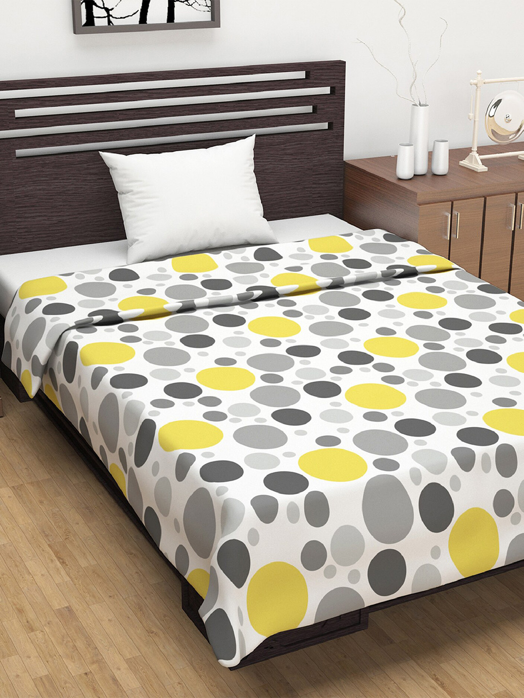 Divine Casa Garden Bliss White & Yellow Geometric Mild Winter 120 GSM Single Bed Dohar