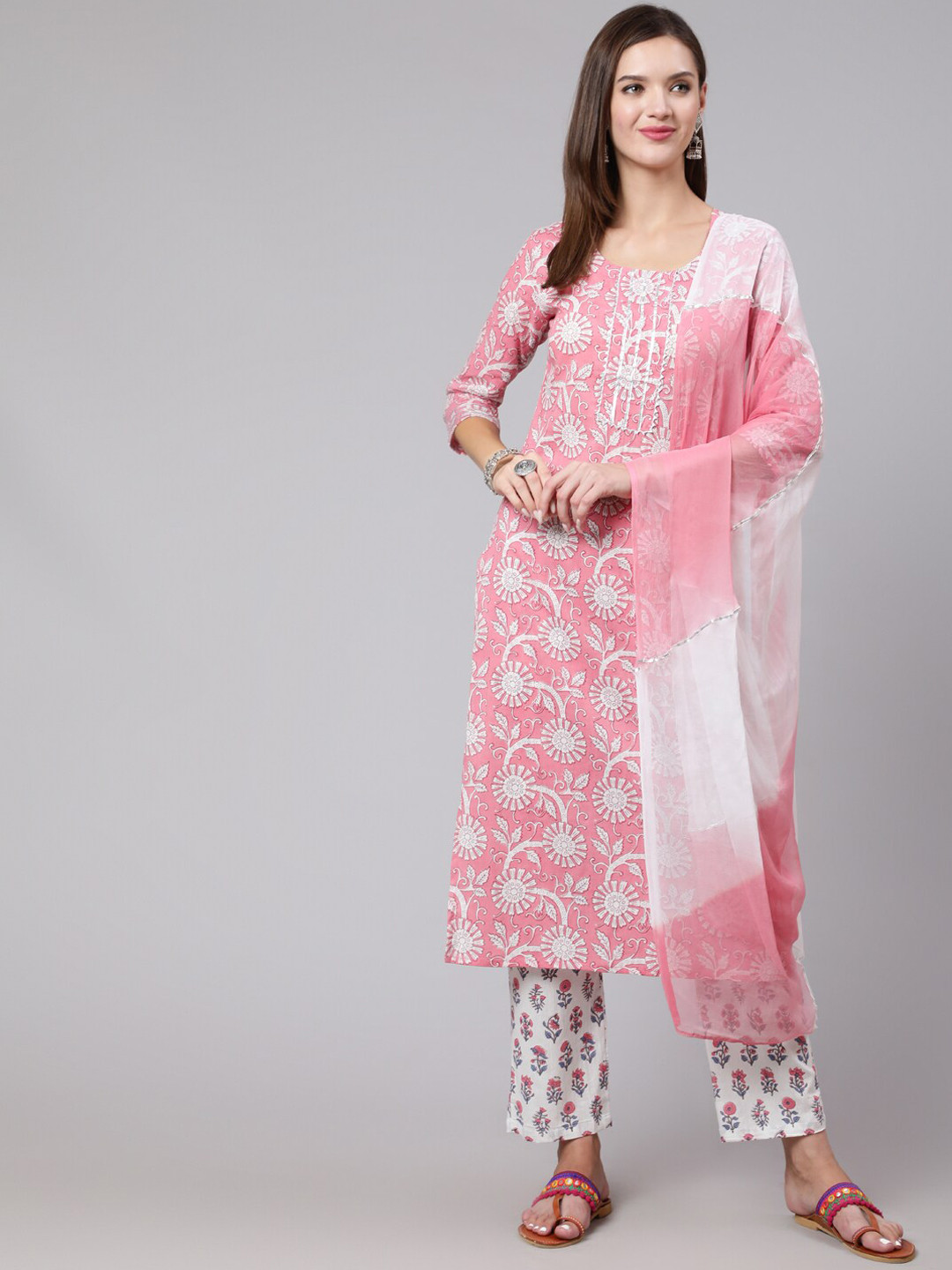 GLAM ROOTS Women White Floral Printed Pure Cotton Kurta with Trousers & With Dupatta