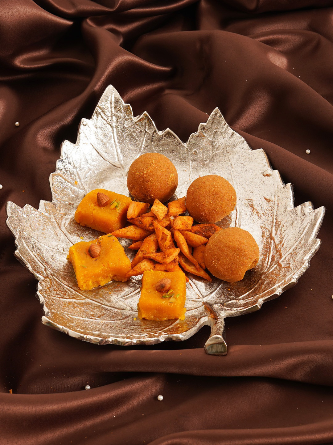 CASA DECOR Silver-Toned Maple Leaf Tray