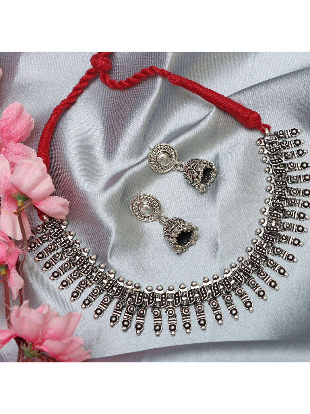 Ozanoo Silver-Plated Oxidised Kolhapuri Necklace & Earrings