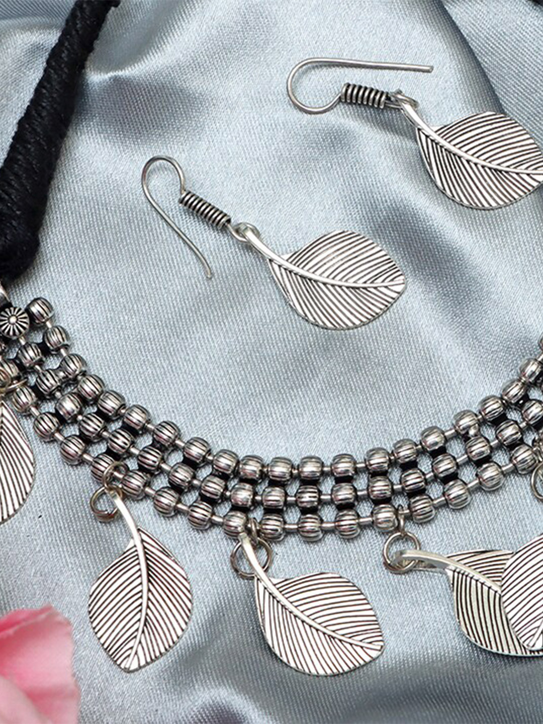 Ozanoo Oxidised Leaf Ball Chain Choker Jewellery Set