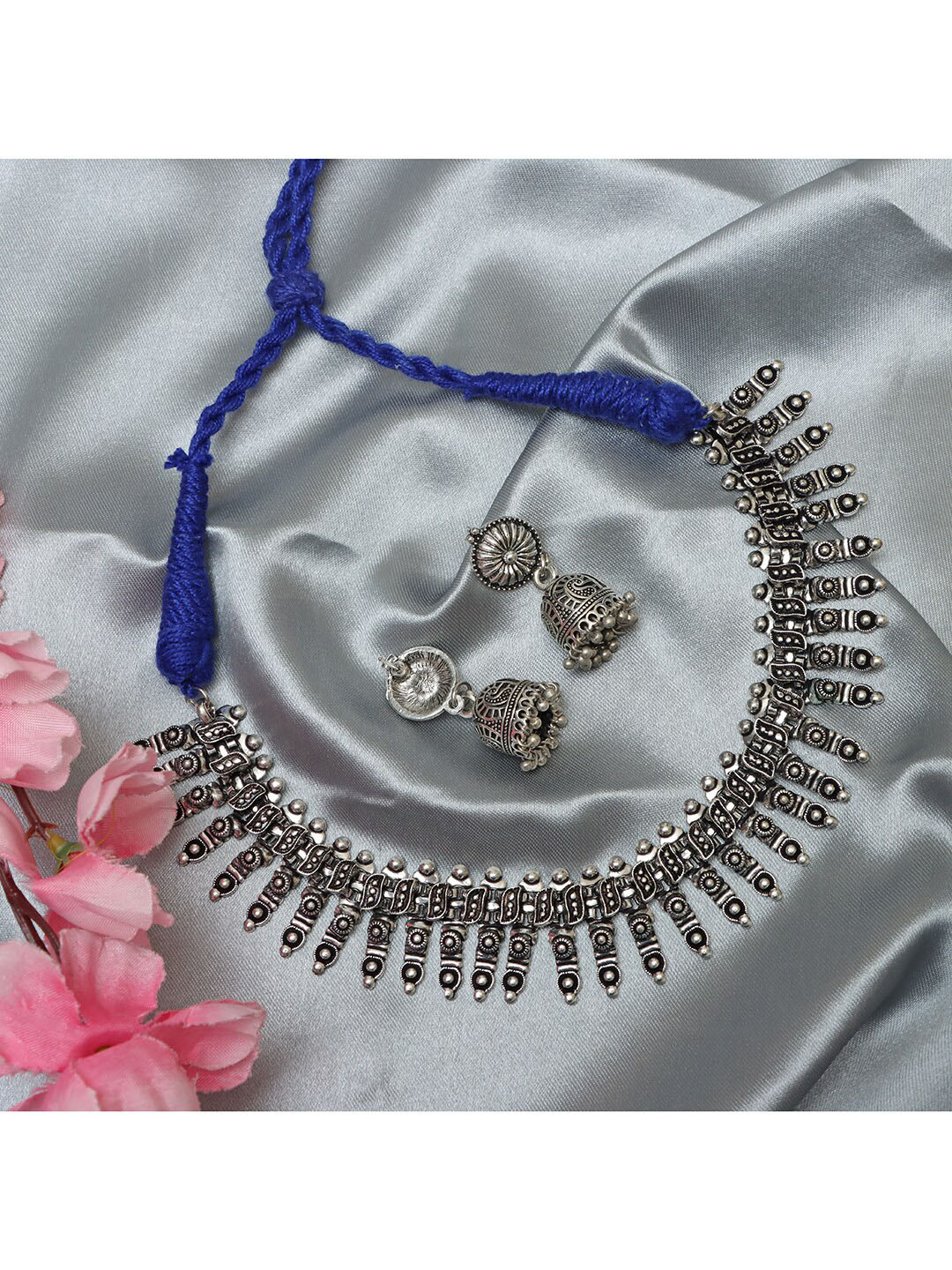 Ozanoo Silver-Plated Oxidised Kolhapuri Necklace & Earrings