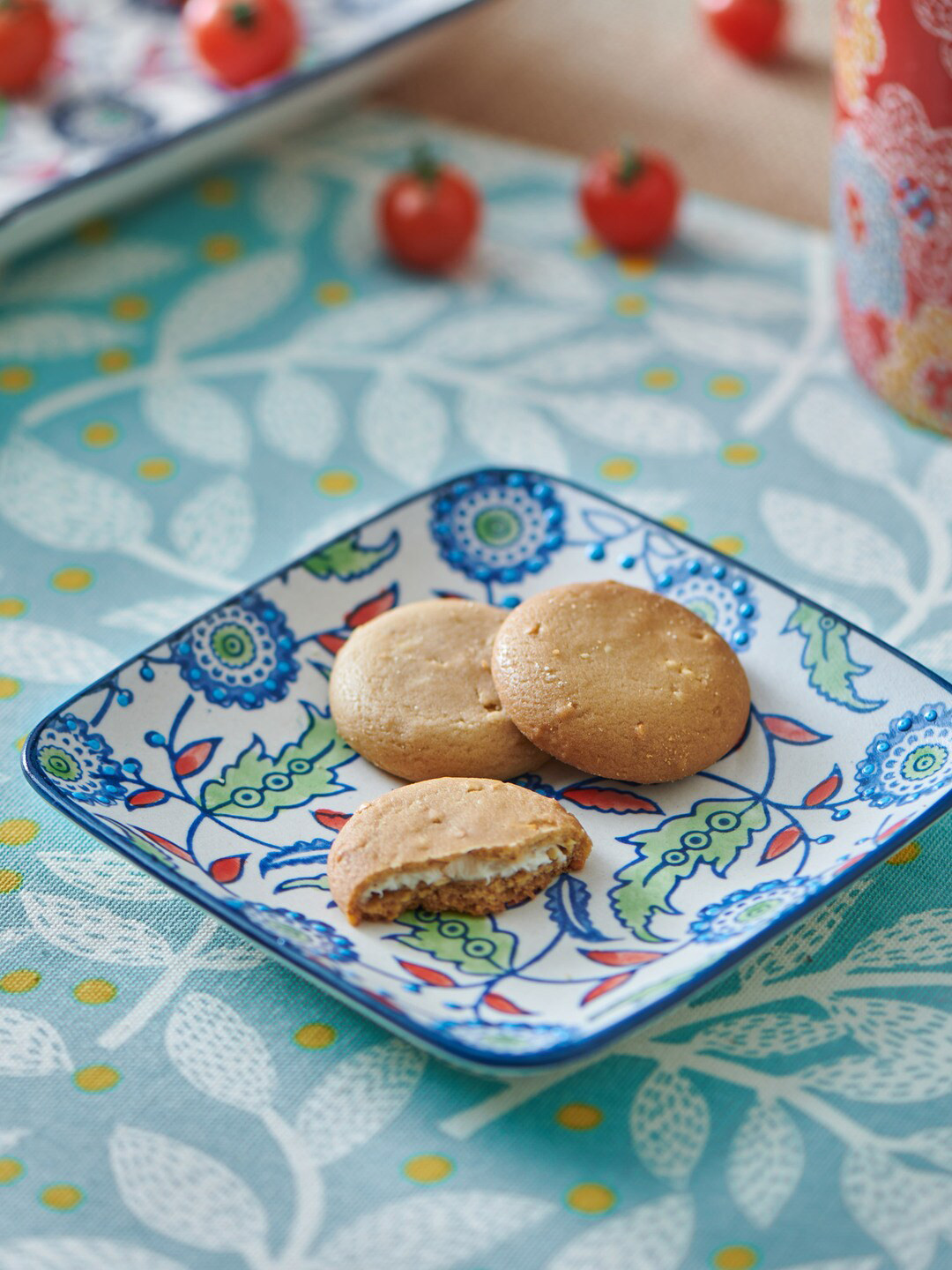 Chumbak Jaipur Backyard Off White & Blue Floral Printed Ceramic Glossy Plate