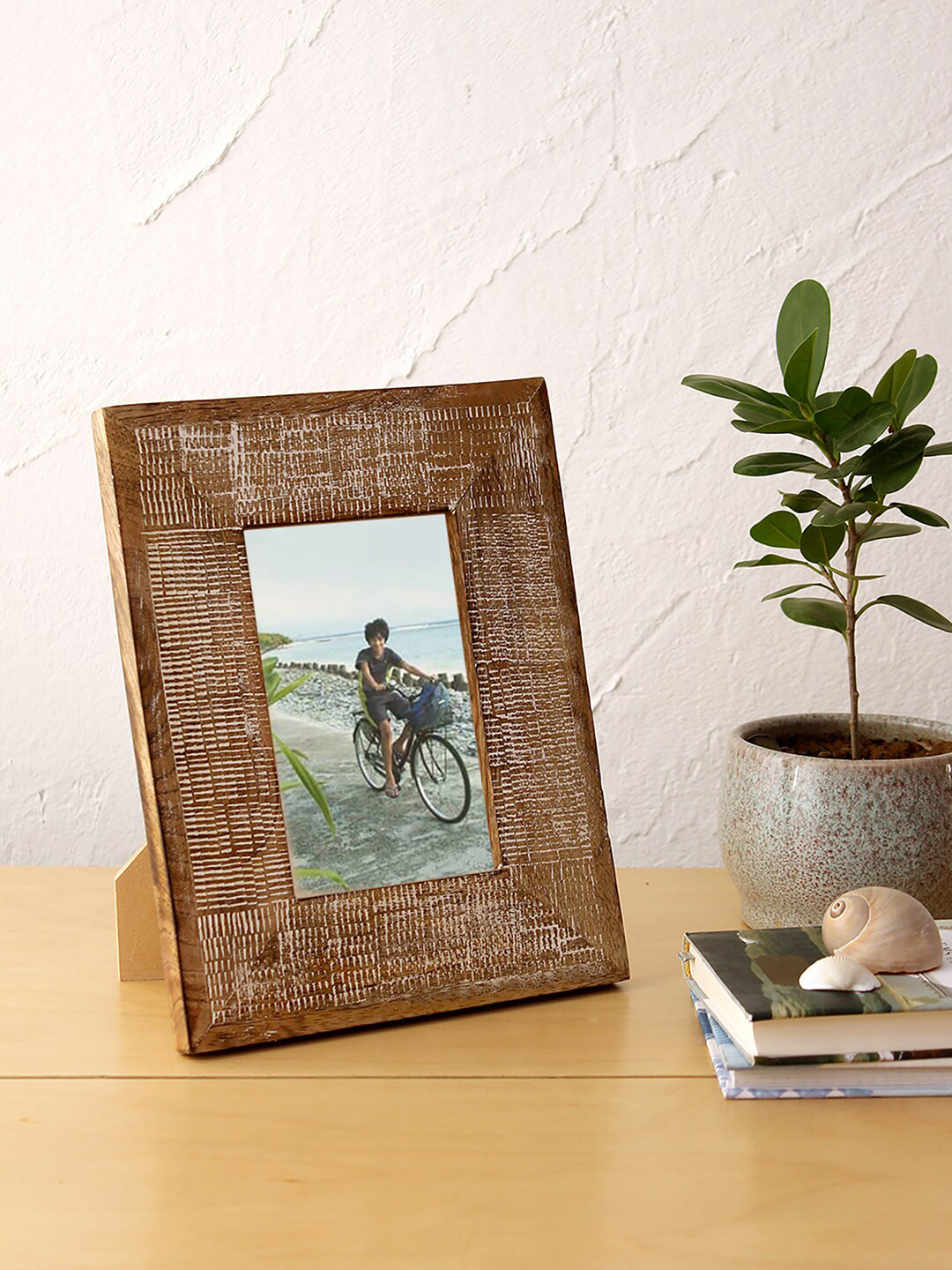 House This Minicoy Kihah Brown Textured Wooden Photo Frame