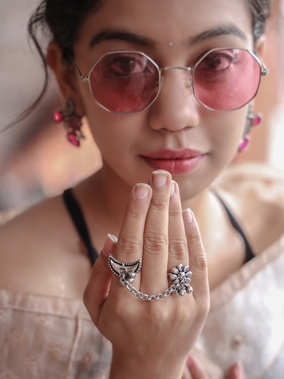 Ozanoo Silver-Plated Oxidised Chain Dual Adjustable Finger Ring