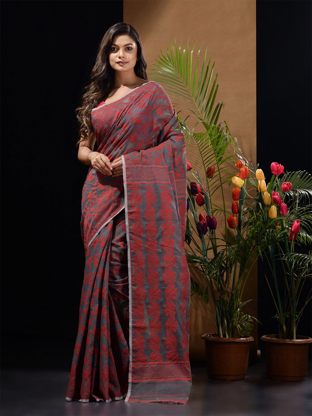 Charukriti Grey & Red Paisley Silk Cotton Jamdani Saree