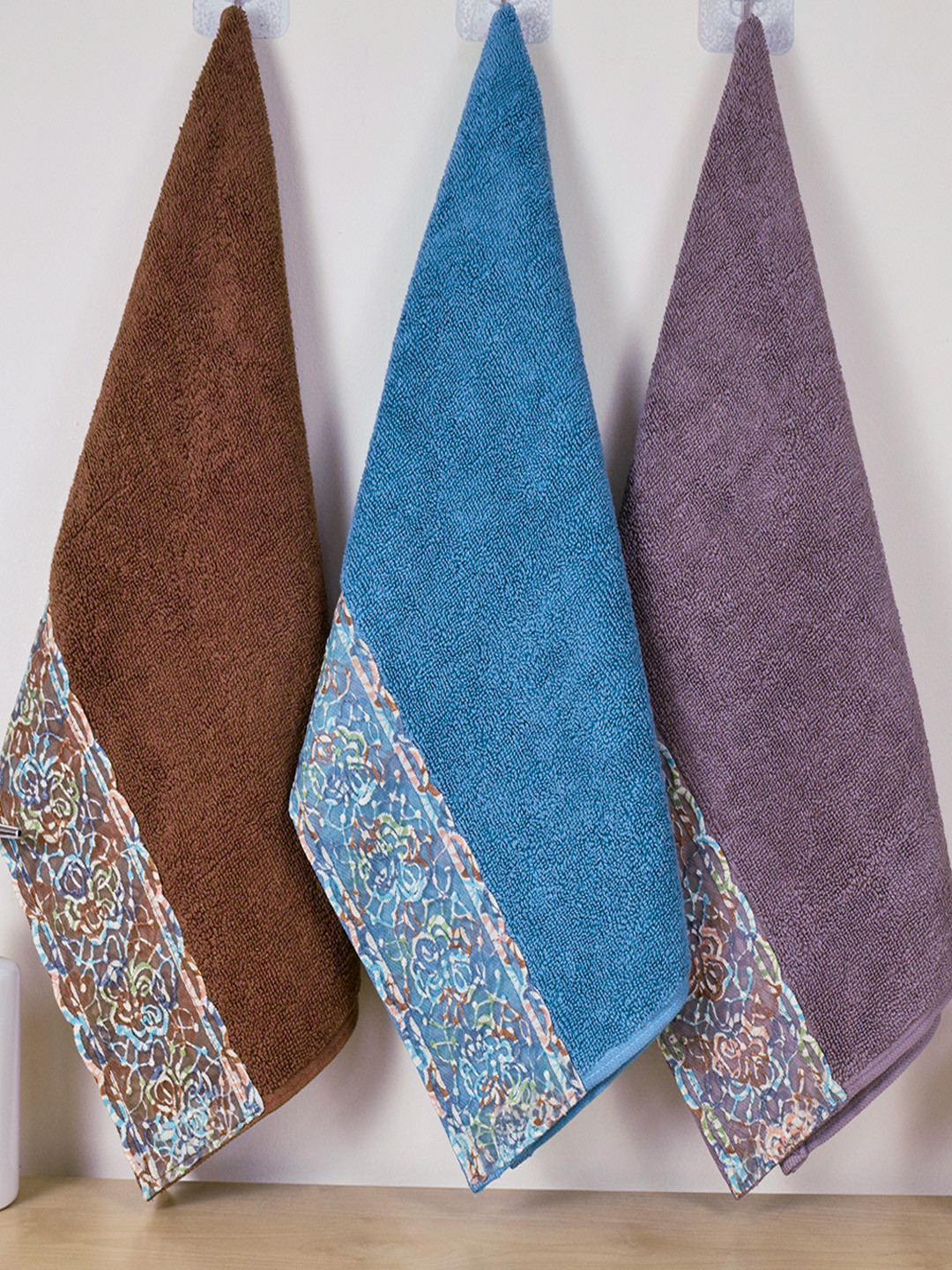 RANGOLI Pack of 3 Solid 550 GSM 100% Cotton Hand Towels With Lace