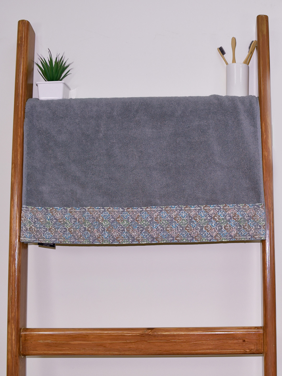 RANGOLI Grey 550 GSM Cotton Bath Towel