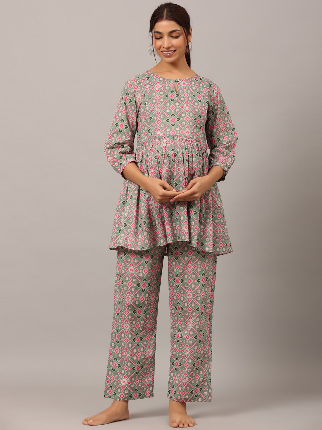 Ikk Kudi by Seerat Women Green Ethnic Motifs Printed Empire Pure Cotton Kurti with Trousers