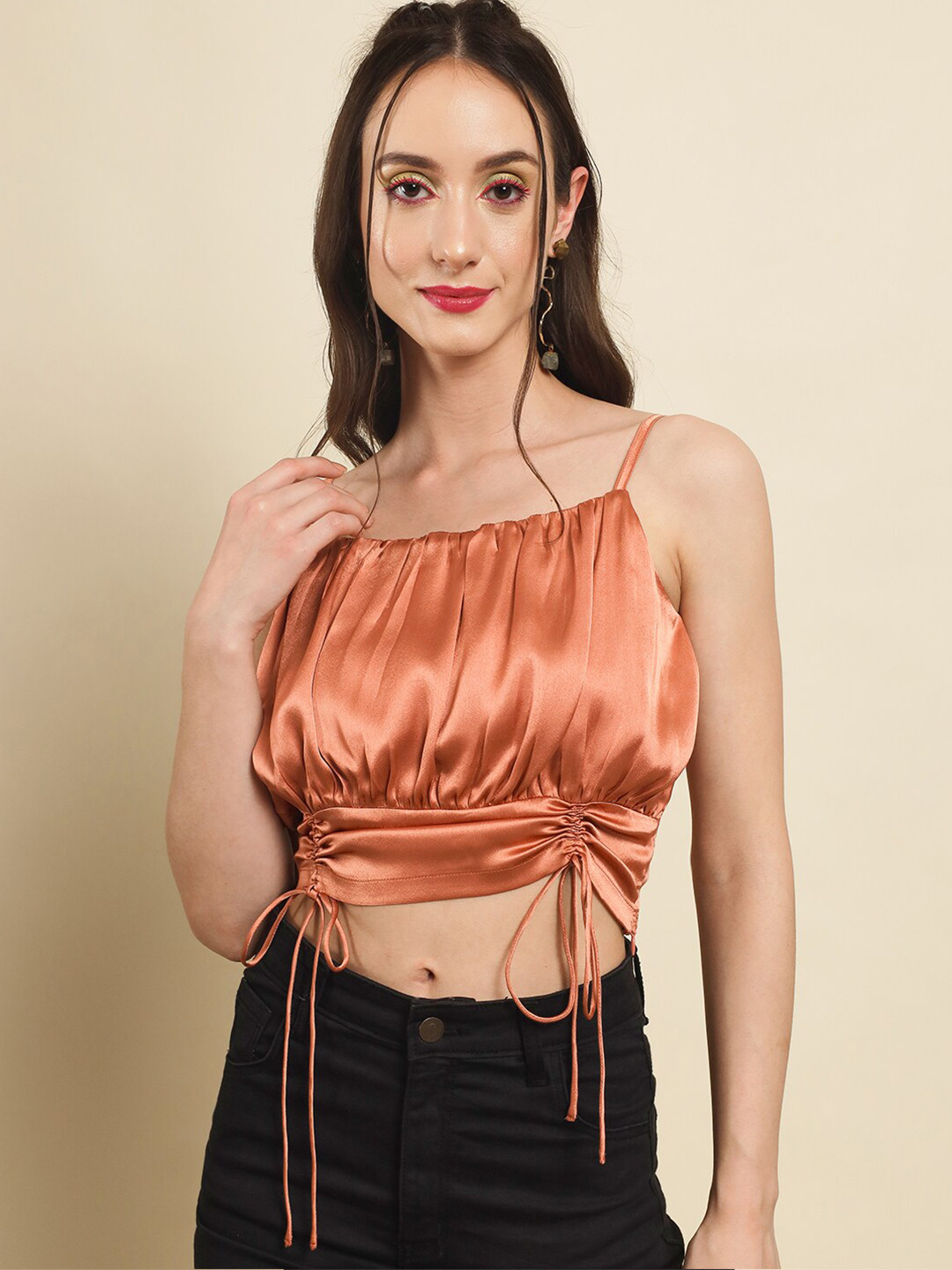 Trend Arrest Shoulder Strap Crop Top