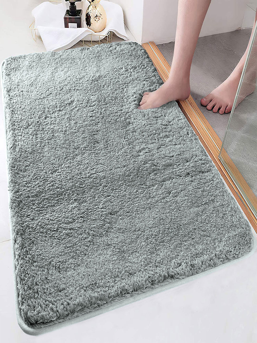 LUXEHOME INTERNATIONAL Vegas Silver Toned 2800 GSM Microfibre Anti-Skid Bath Rug