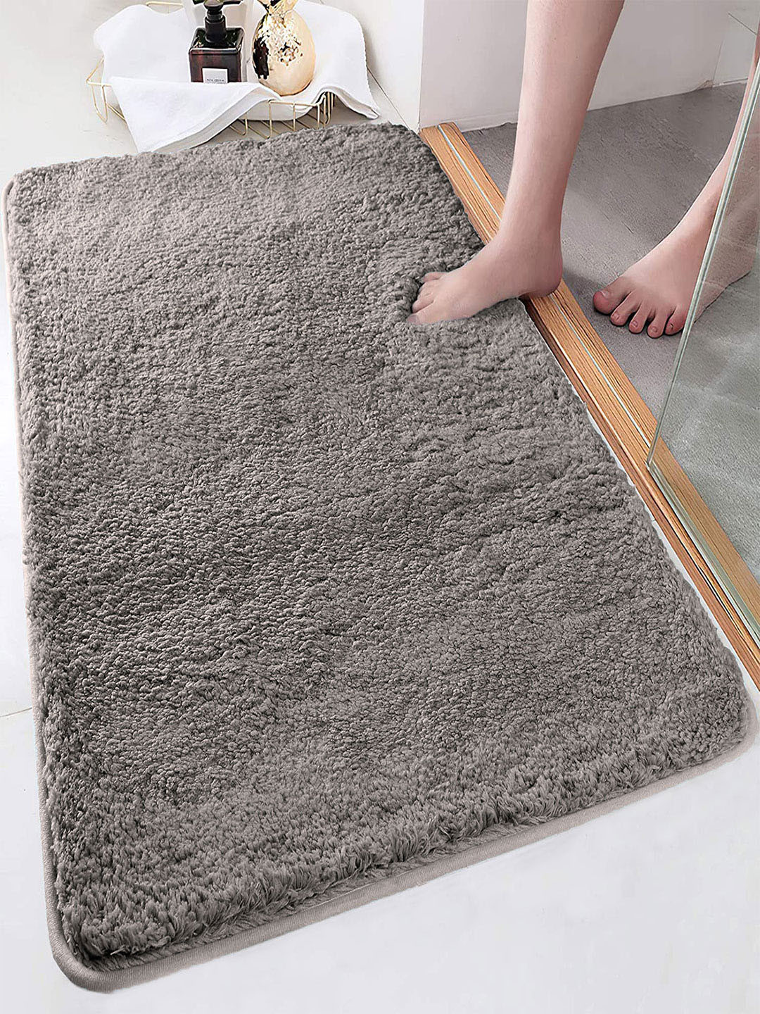 LUXEHOME INTERNATIONAL Vegas Taupe 2800 GSM Ultra Soft Microfiber Anti-Skid Bath Rug