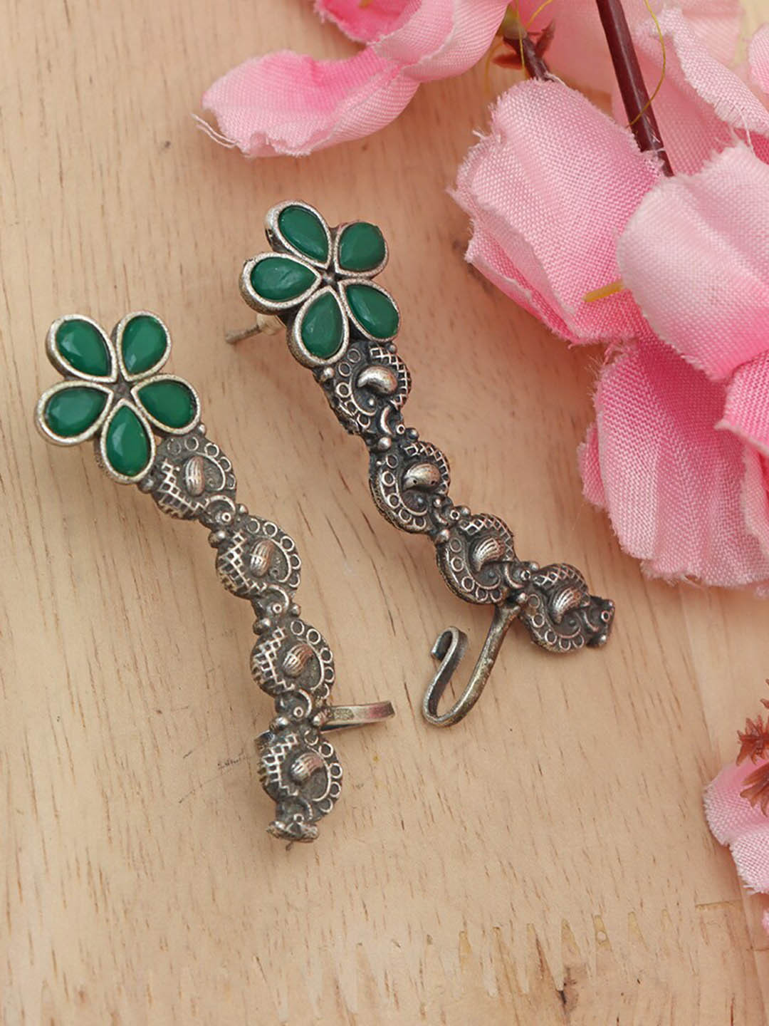 Ozanoo Silver Lookalike Floral Ear Cuff Earrings