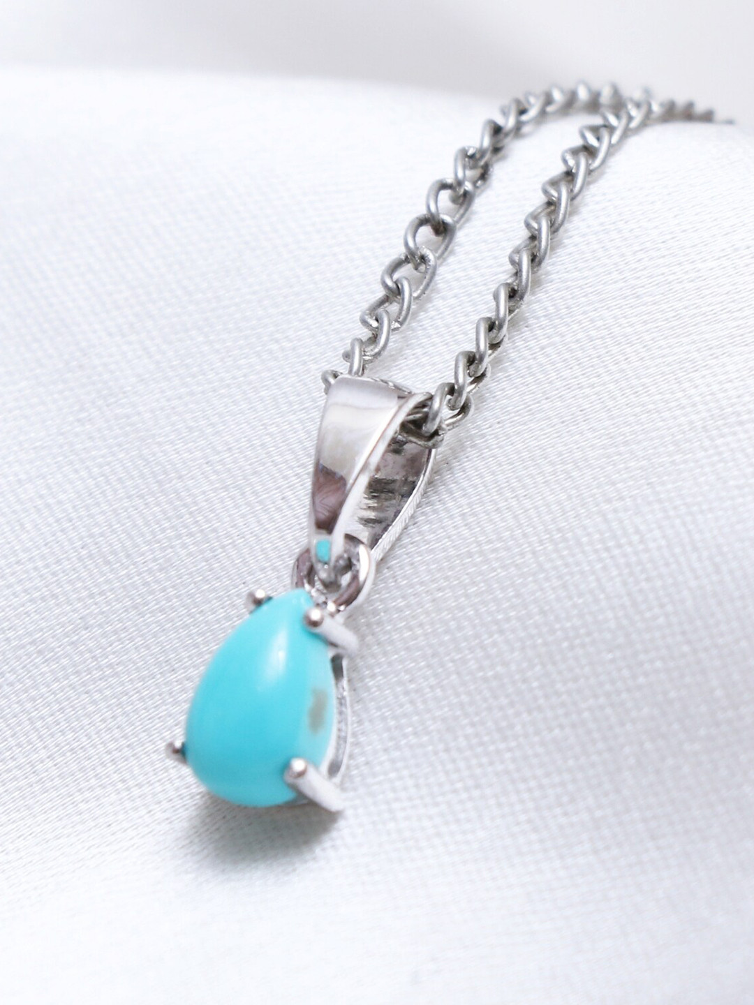 HIFLYER JEWELS 925 Sterling Silver Gemstone Studded Pendant With Chain