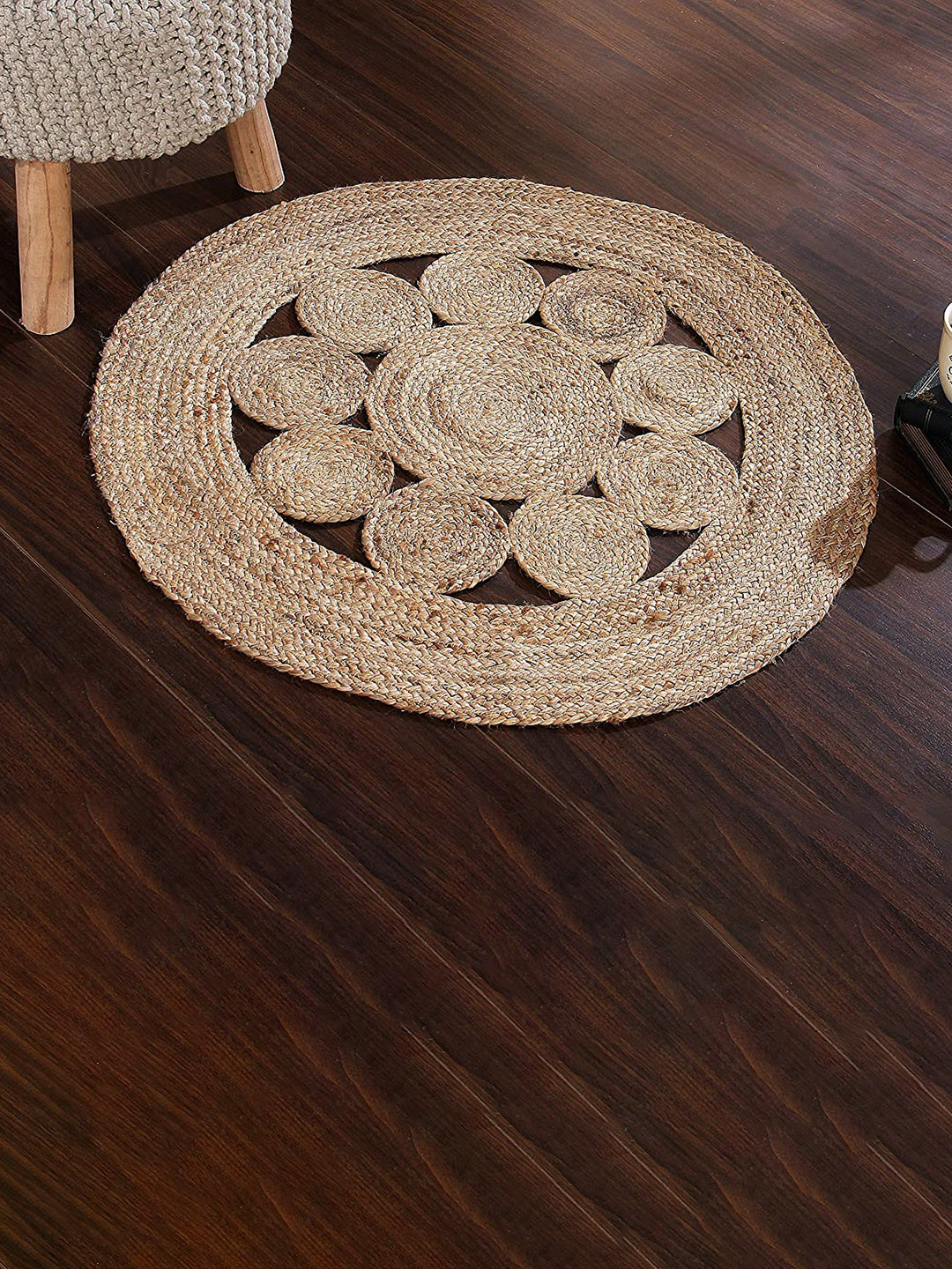 SASHAA WORLD Beige Floral Patterned Jute Braided Round Floor Mat
