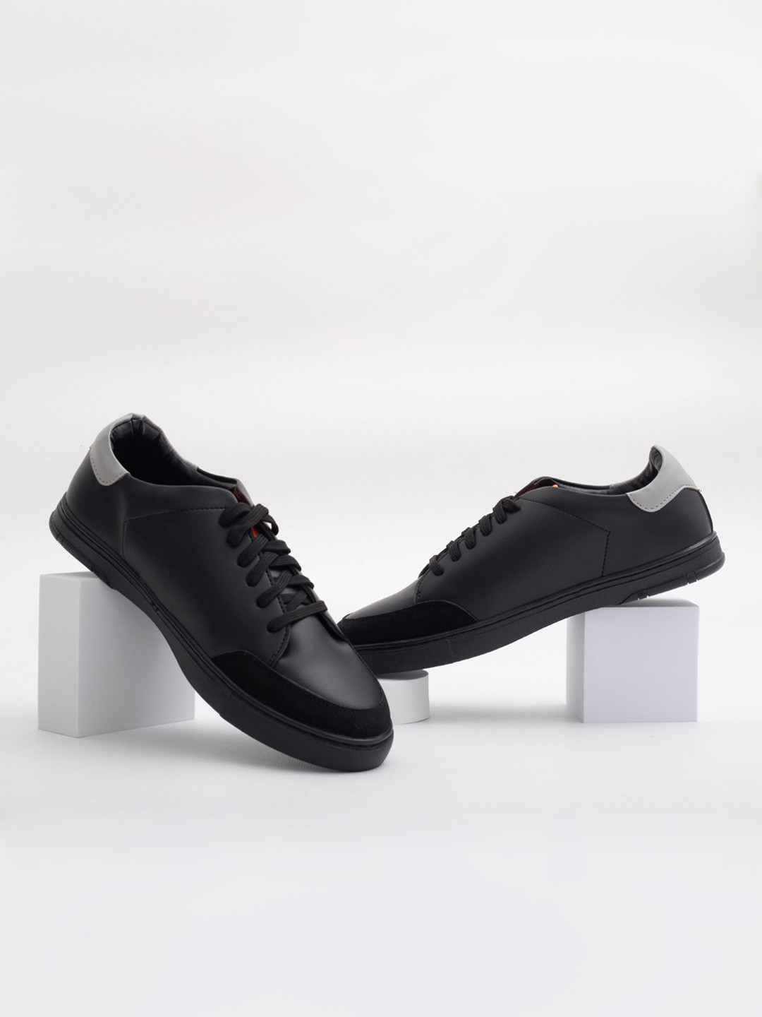 Big Fox Men Lace-Ups Colourblocked Lightweight Oxfords