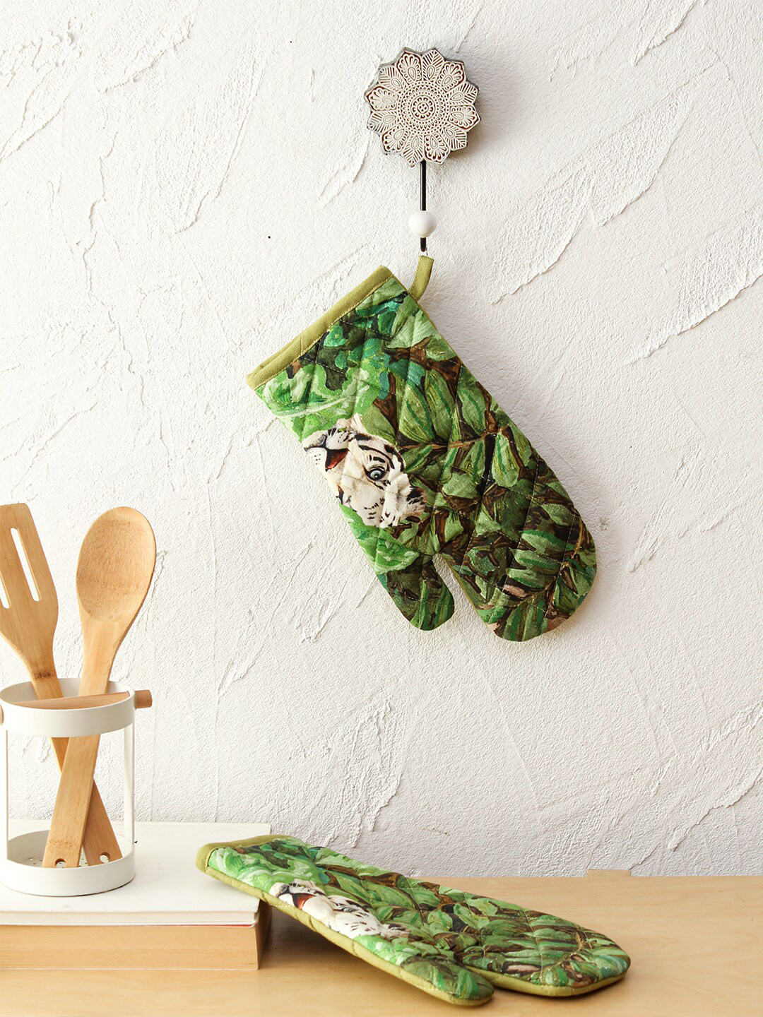 House This Set Of 2 Green Printed Kitchen Gloves