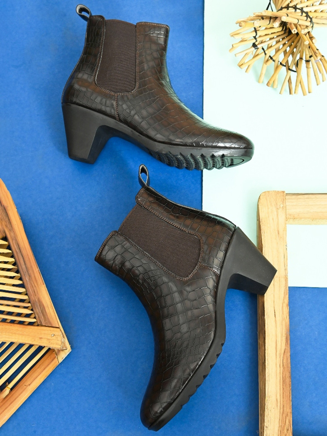 Roadster Women Textured Casual Chelsea Heeled Boots