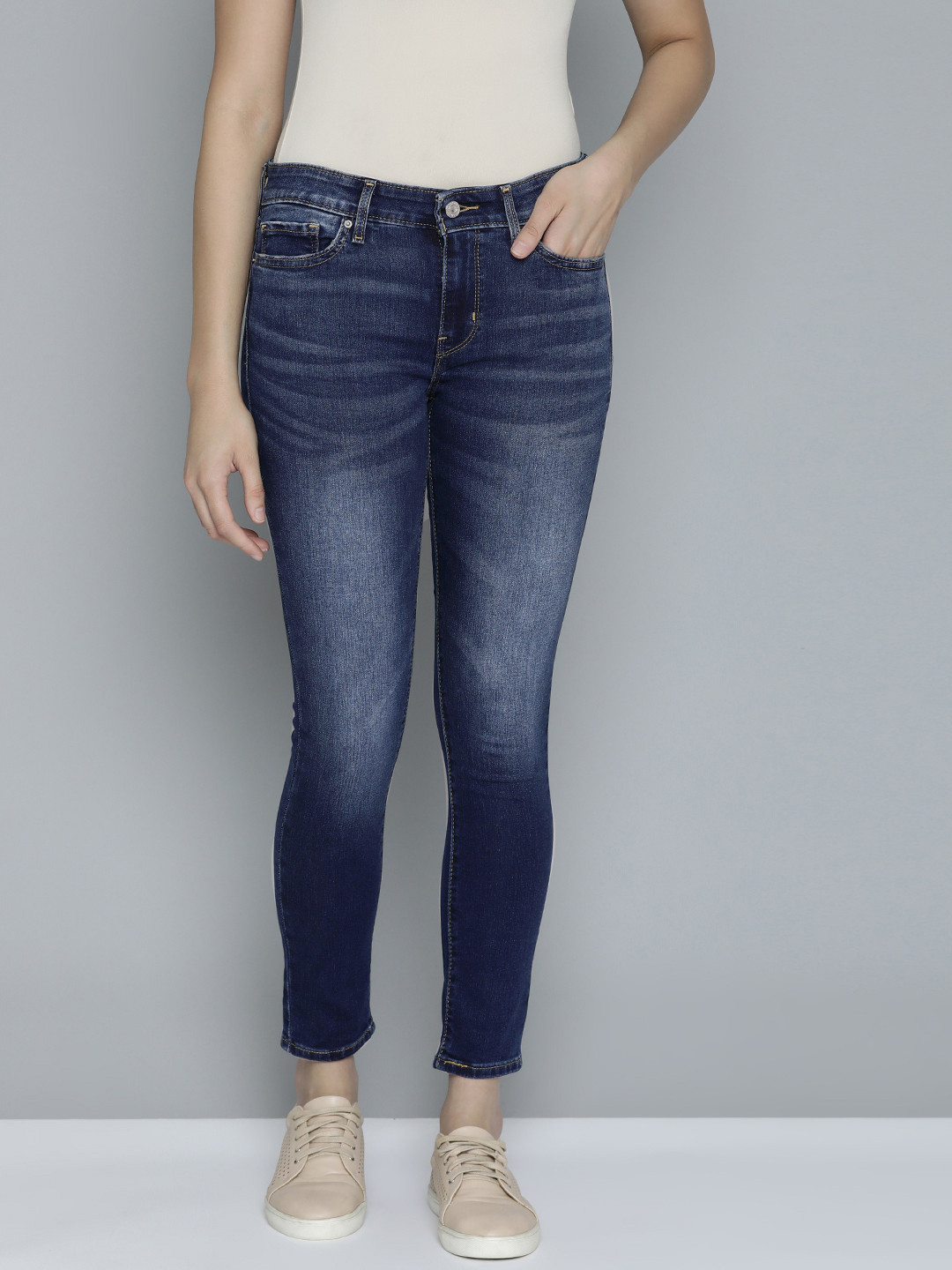 Levis 711 Women Skinny Fit Mid-Rise Heavy Fade Stretchable Jeans