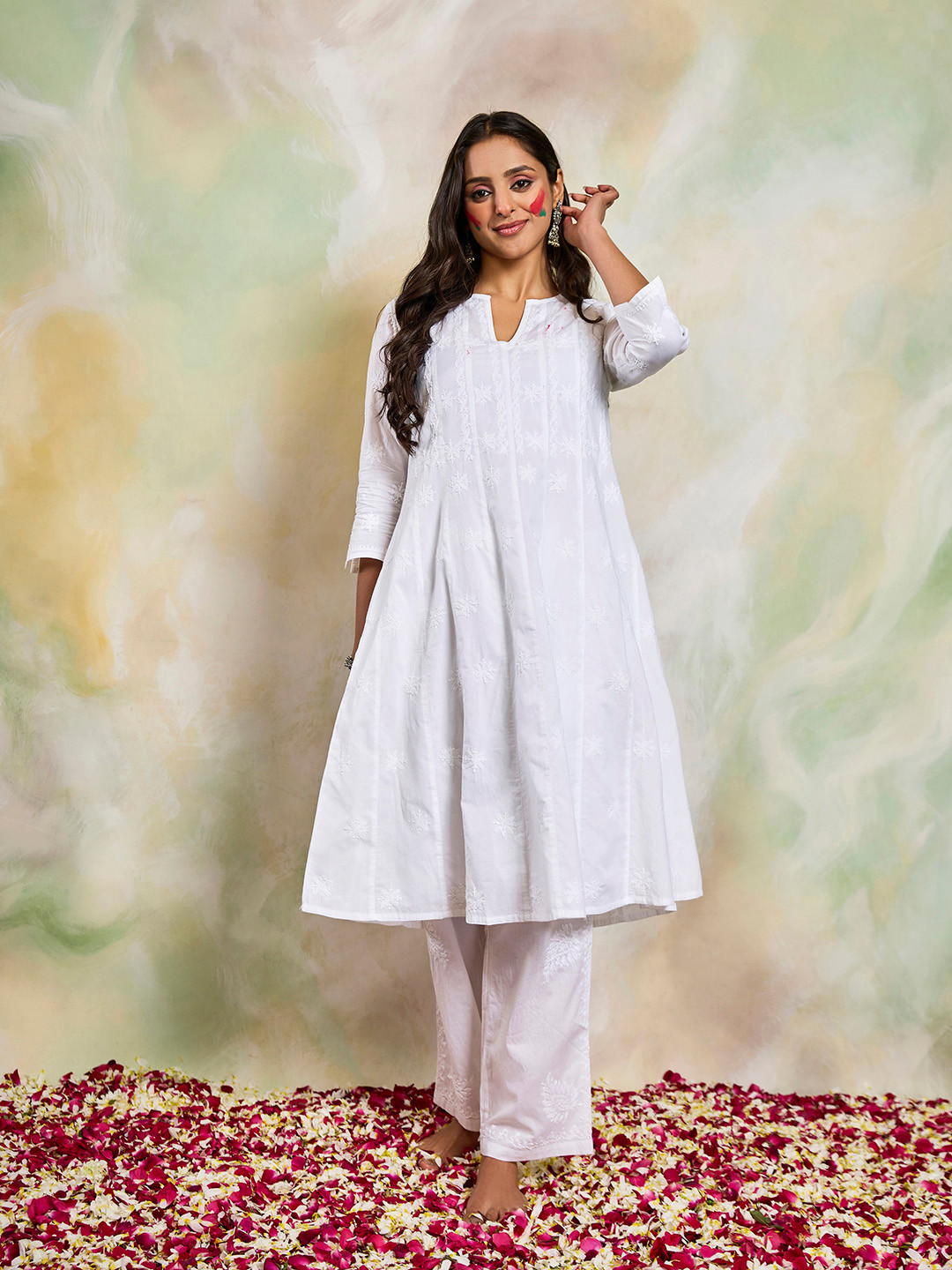 HOUSE OF KARI Women Notch Neck Floral Embroidered Chikankari Shadow Work Cotton Kurta