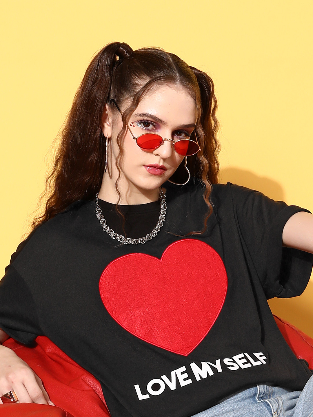 Kook N Keech Women Mysterious Black Heart-Shaped Applique Oversized Valentine T-shirt