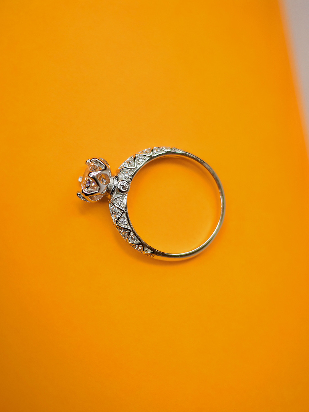 Arte jewels 925 Sterling Silver CZ Studded Solitaire Finger Ring