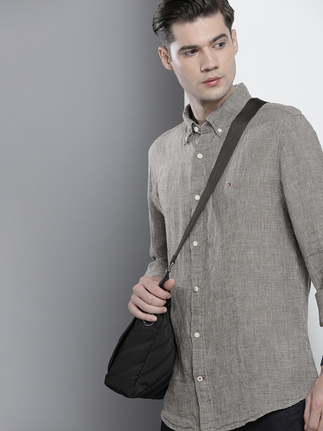 Tommy Hilfiger Men Button-Down Collar Checked Linen Casual Shirt