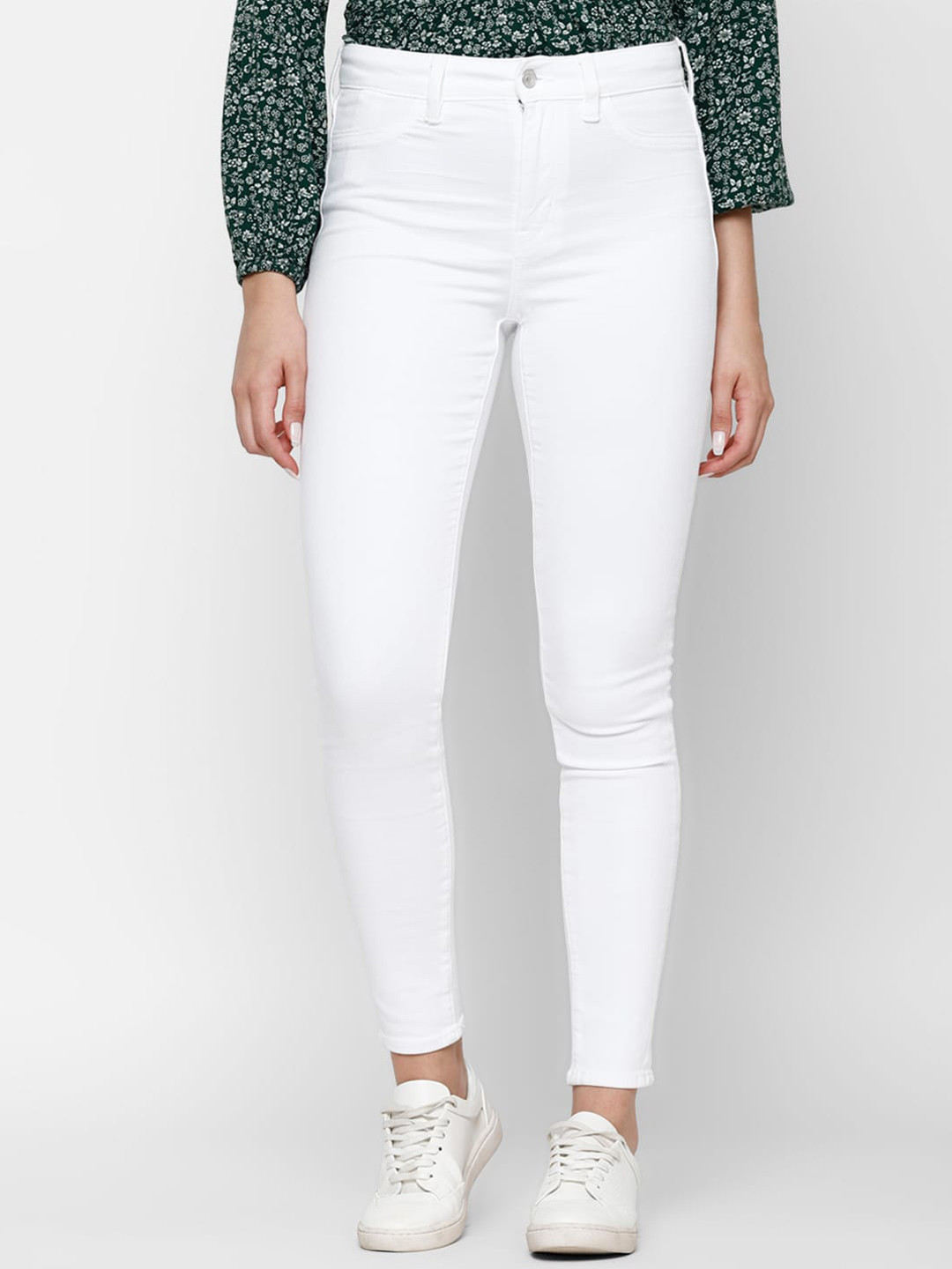 AMERICAN EAGLE OUTFITTERS Women High-Rise Jeans