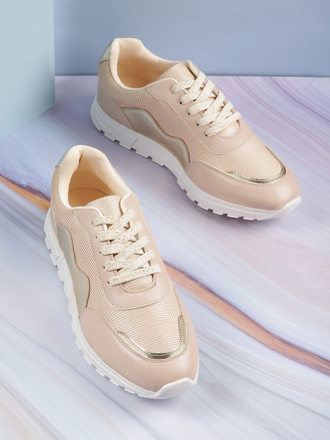 DressBerry Women Round Toe Sneakers