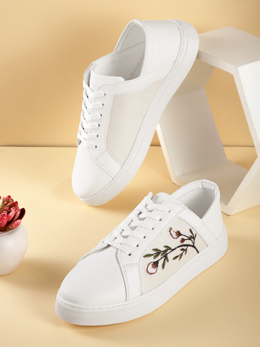 DressBerry Women Round Toe Sneakers