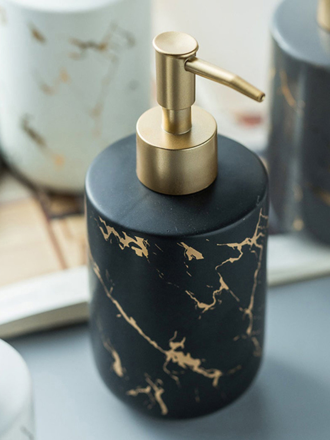 Nestasia Black & Gold-Toned Textured Glass Pump Bottle