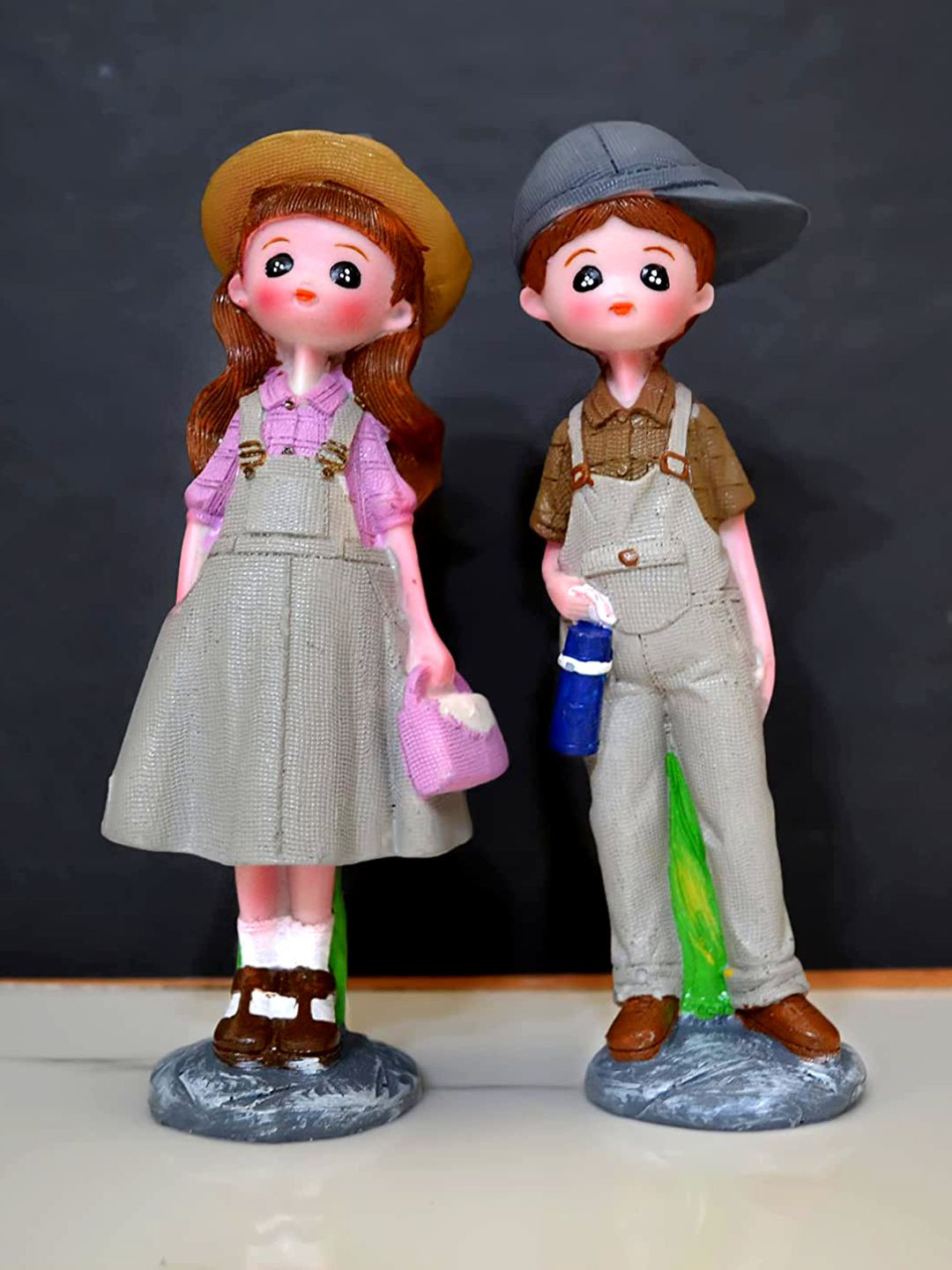 CraftVatika Love Couple Grey Polyresin Glossy Living Room Set of 2 Medium Showpieces - 7 Inches