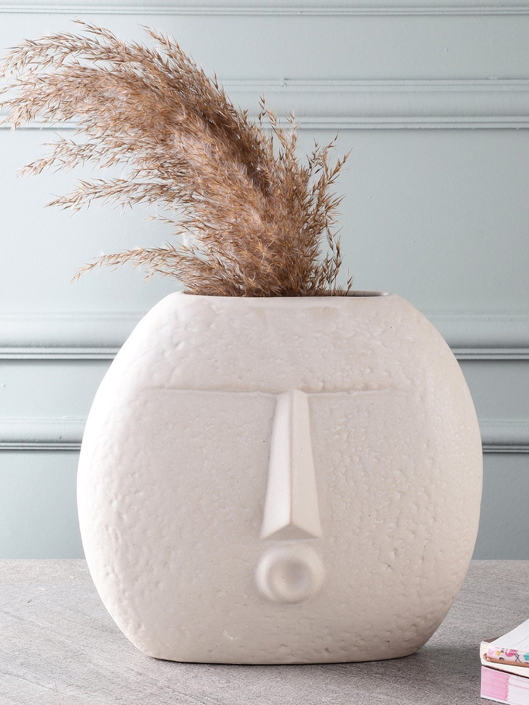 The Decor Mart White Ceramic Smirk Flower Vase