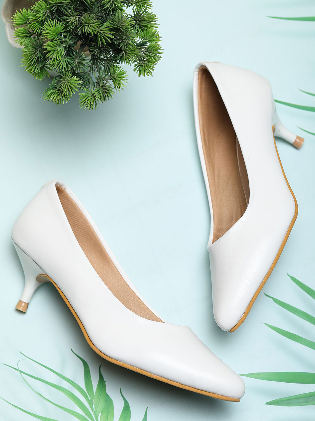 SHUZ TOUCH Closed Back Kitten Pumps