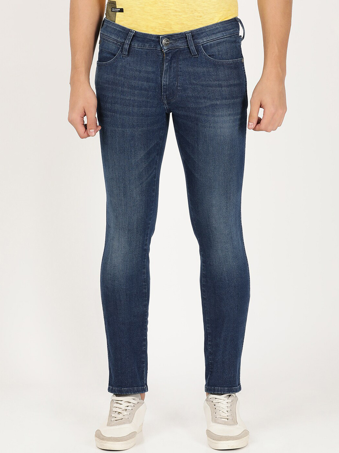 Wrangler Men Skanders Slim Fit Low-Rise Heavy Fade Stretchable Jeans