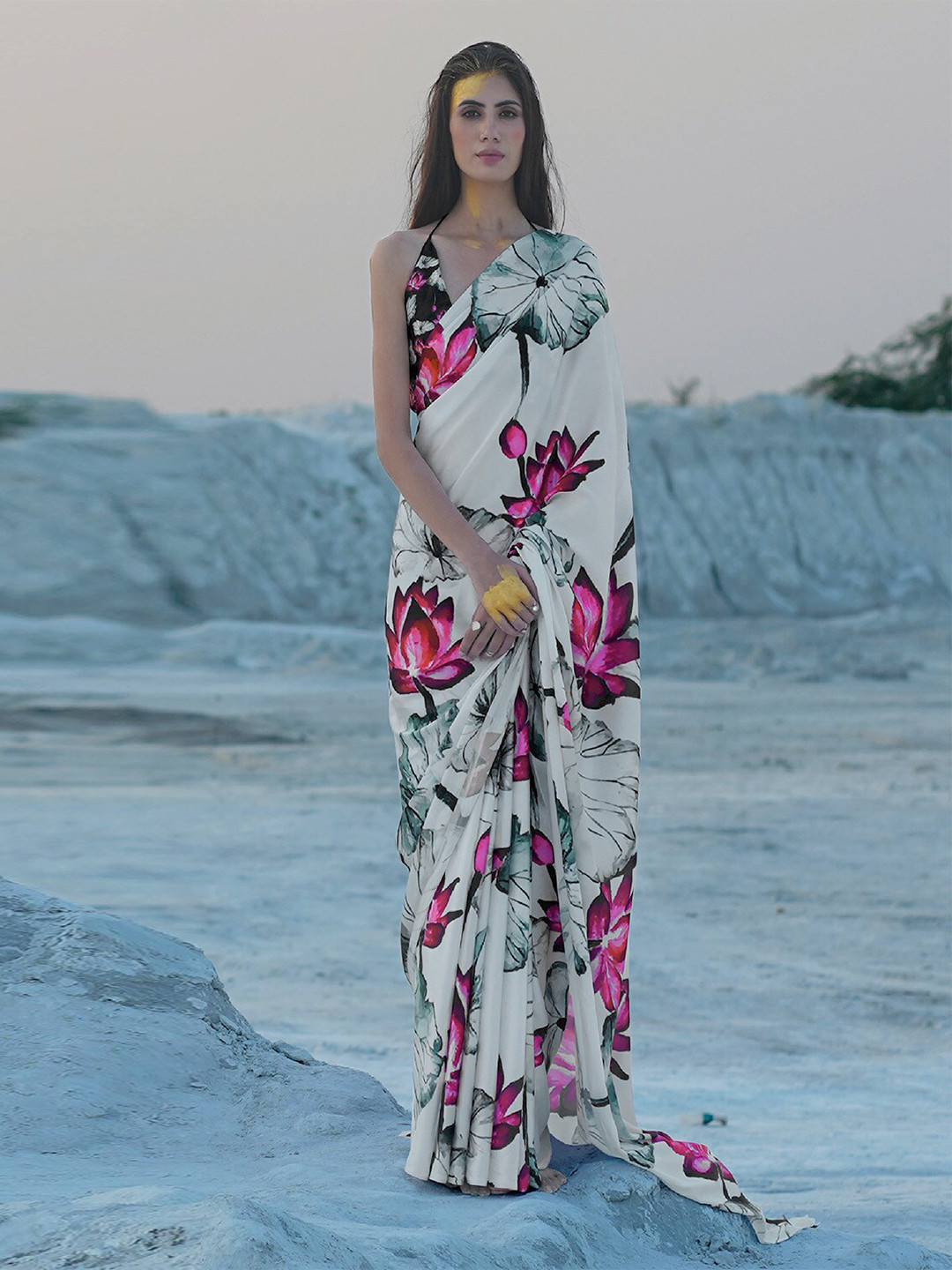 KARAGIRI Floral Silk Blend Maheshwari Saree