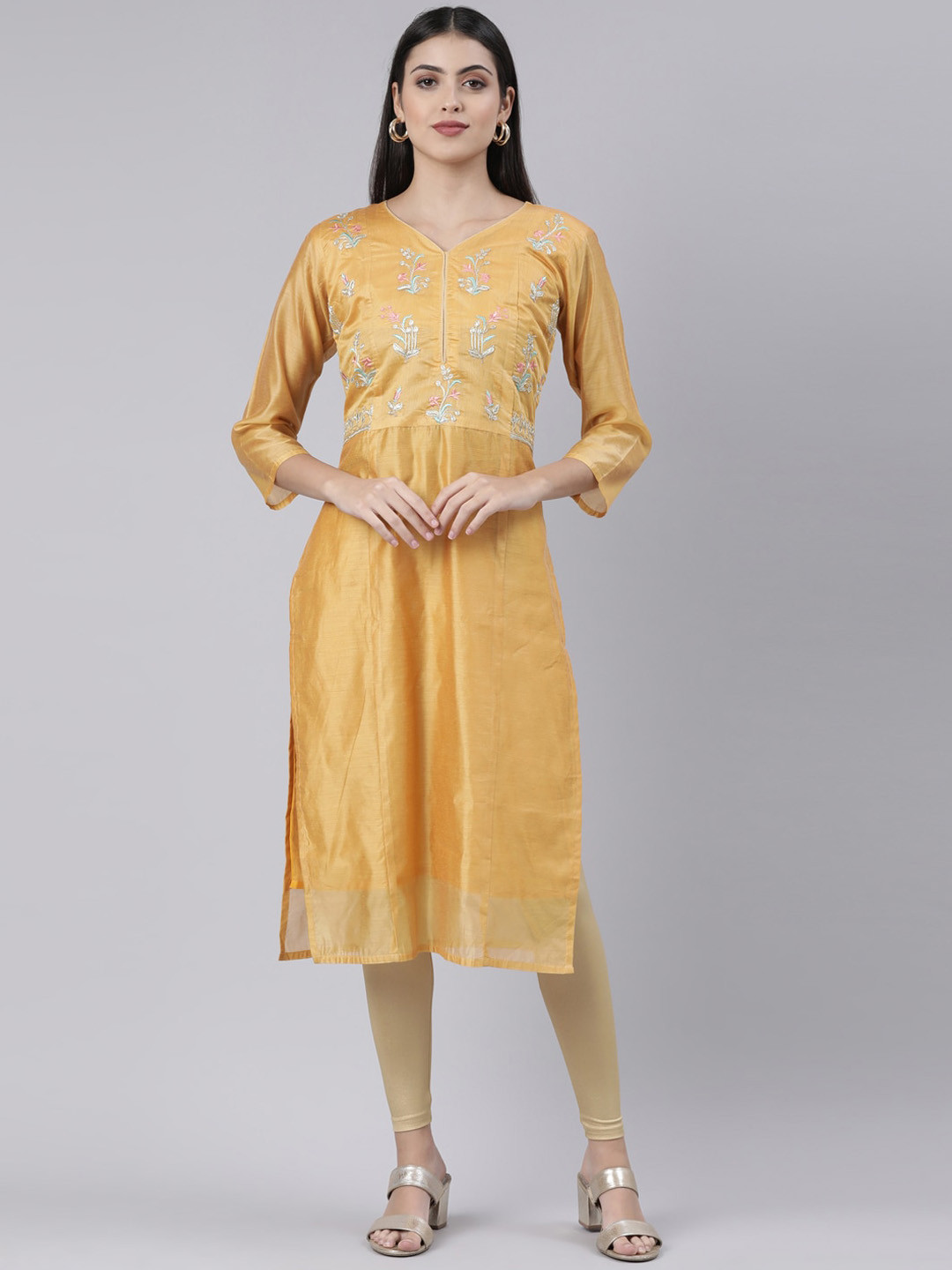 Souchii Women Floral Yoke Design Thread Work Artwork Kurta