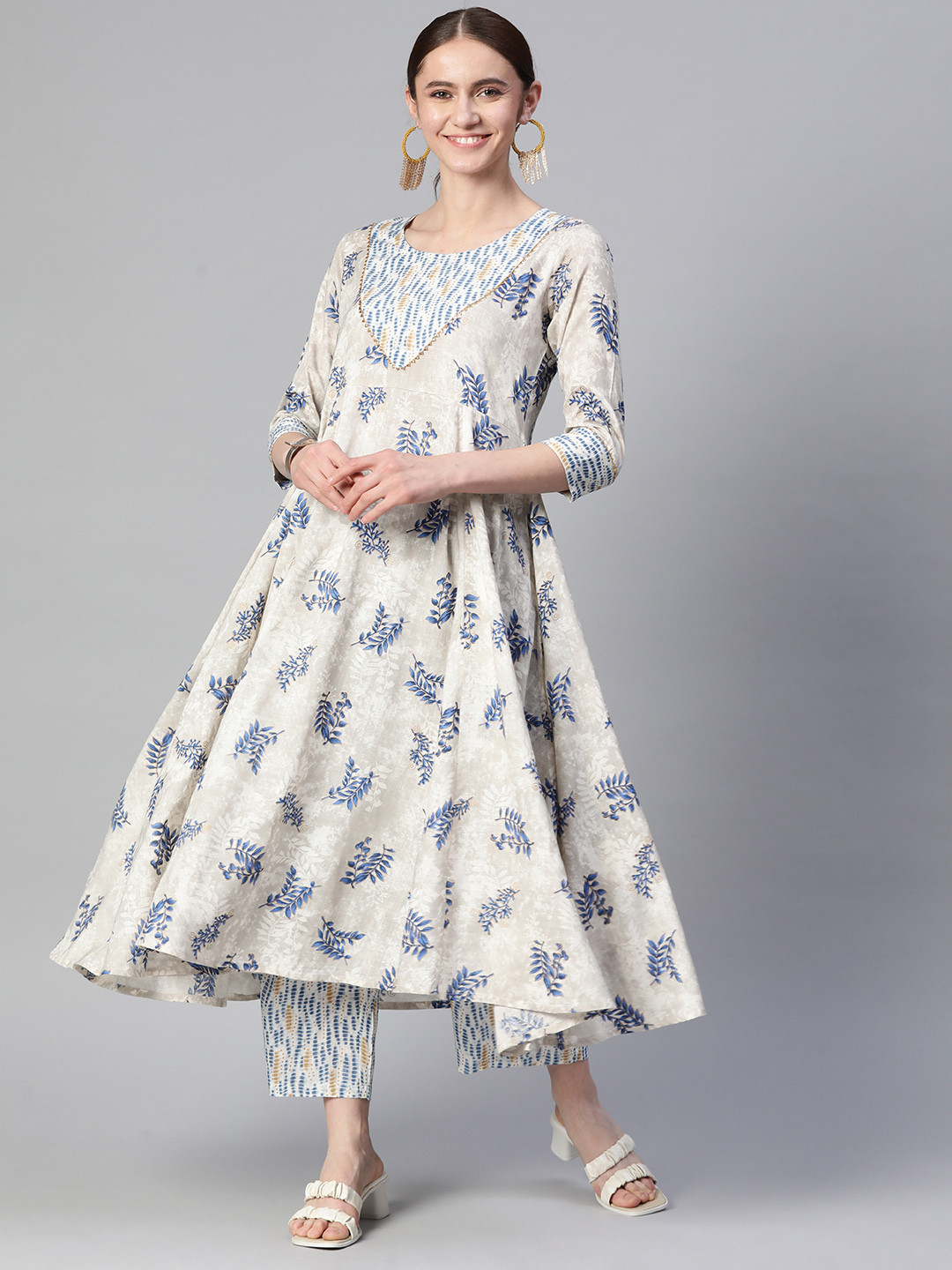 mokshi Women Floral Printed Gotta Patti Kurta With Palazzos