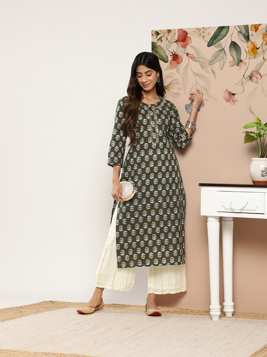 Varanga  Ethnic Motifs Printed Gotta Patti Straight Kurta with Button Detail