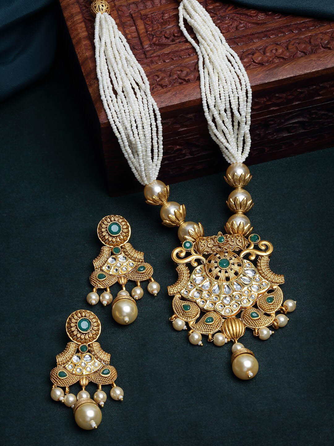 PANASH Antique Kundan & Pearls Handcrafted Jewellery Set
