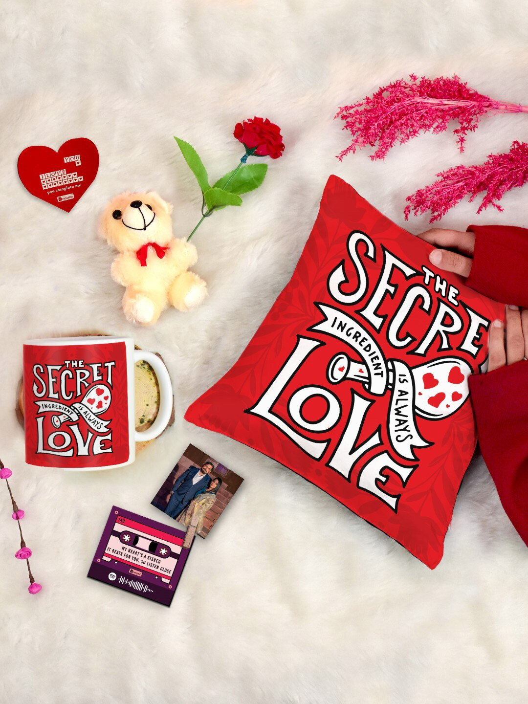 Indigifts Red & Cream 6 Pcs Valentines Gift Set