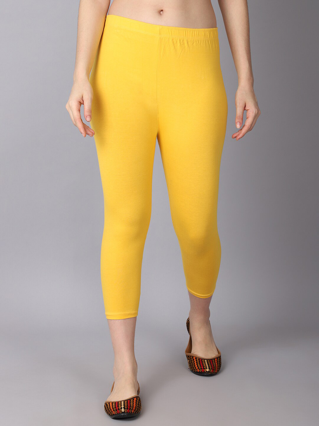 GRACIT Women Cotton Solid Mid Rise Capris