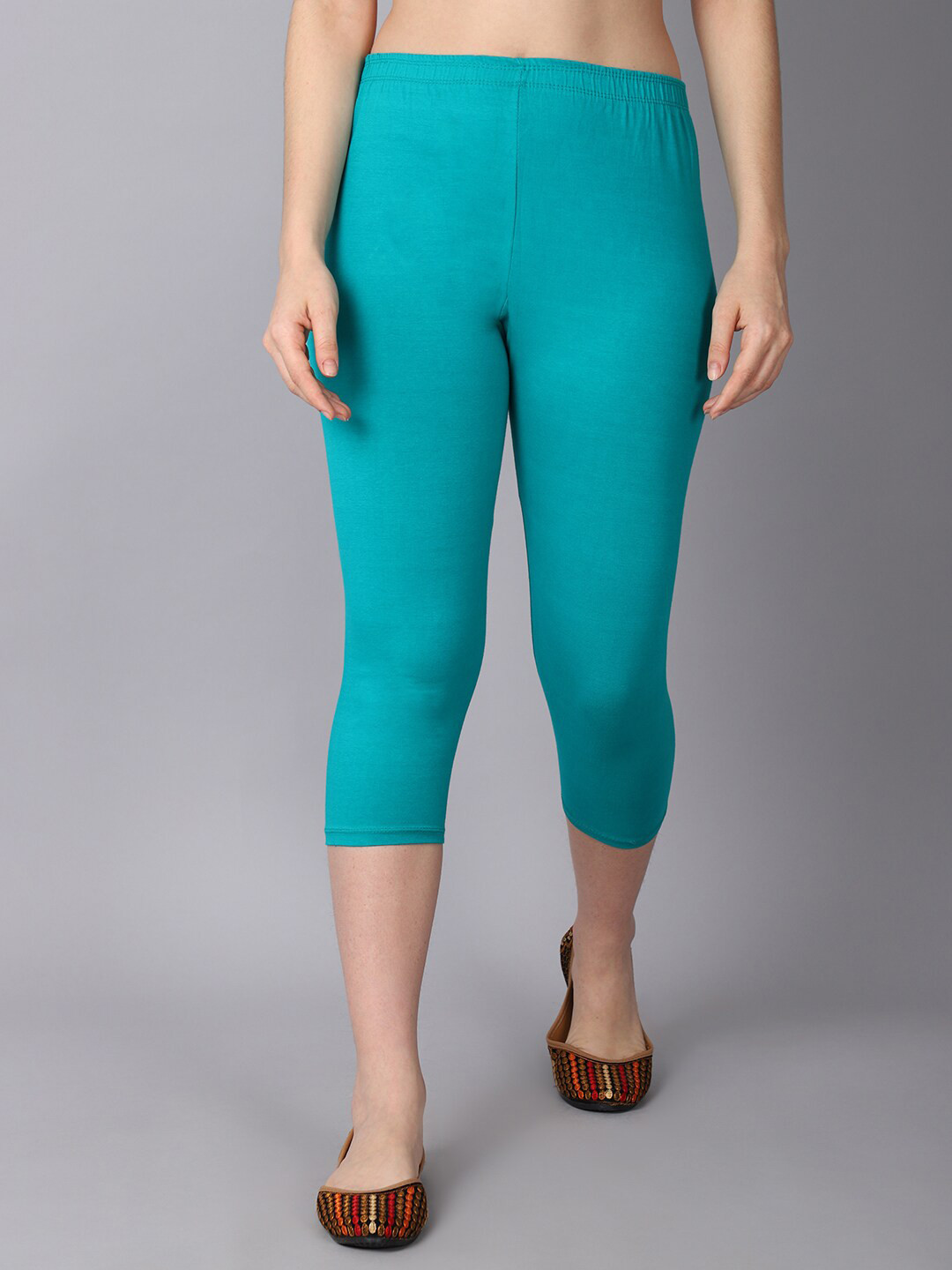 GRACIT Women Cotton Solid Mid Rise Capris